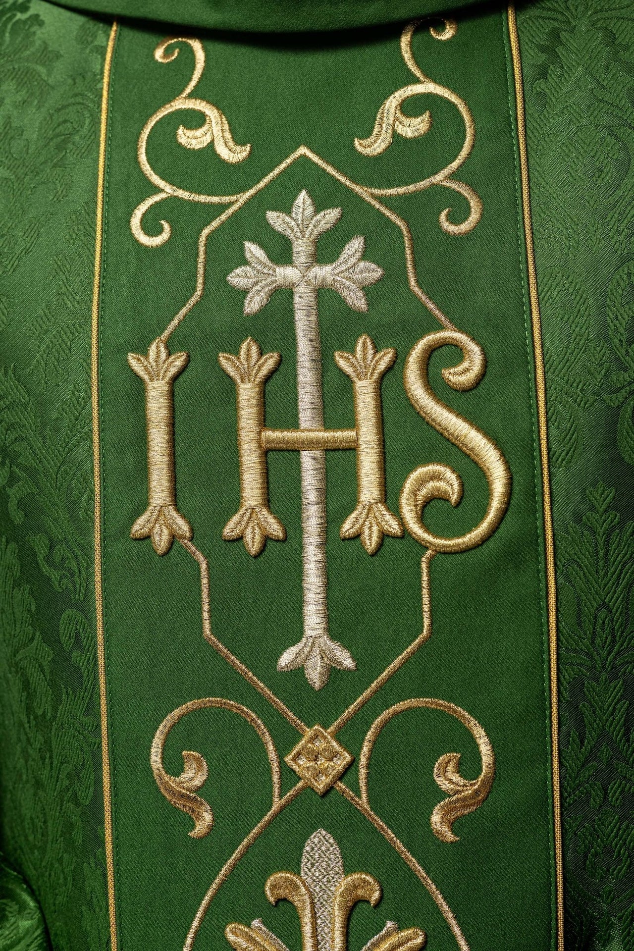 Ornat haftowany IHS Zielony Ozdobna Tkanina
