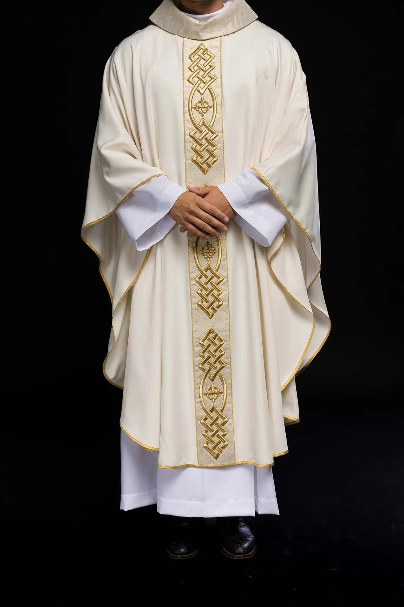 Embroidered cross ecru chasuble