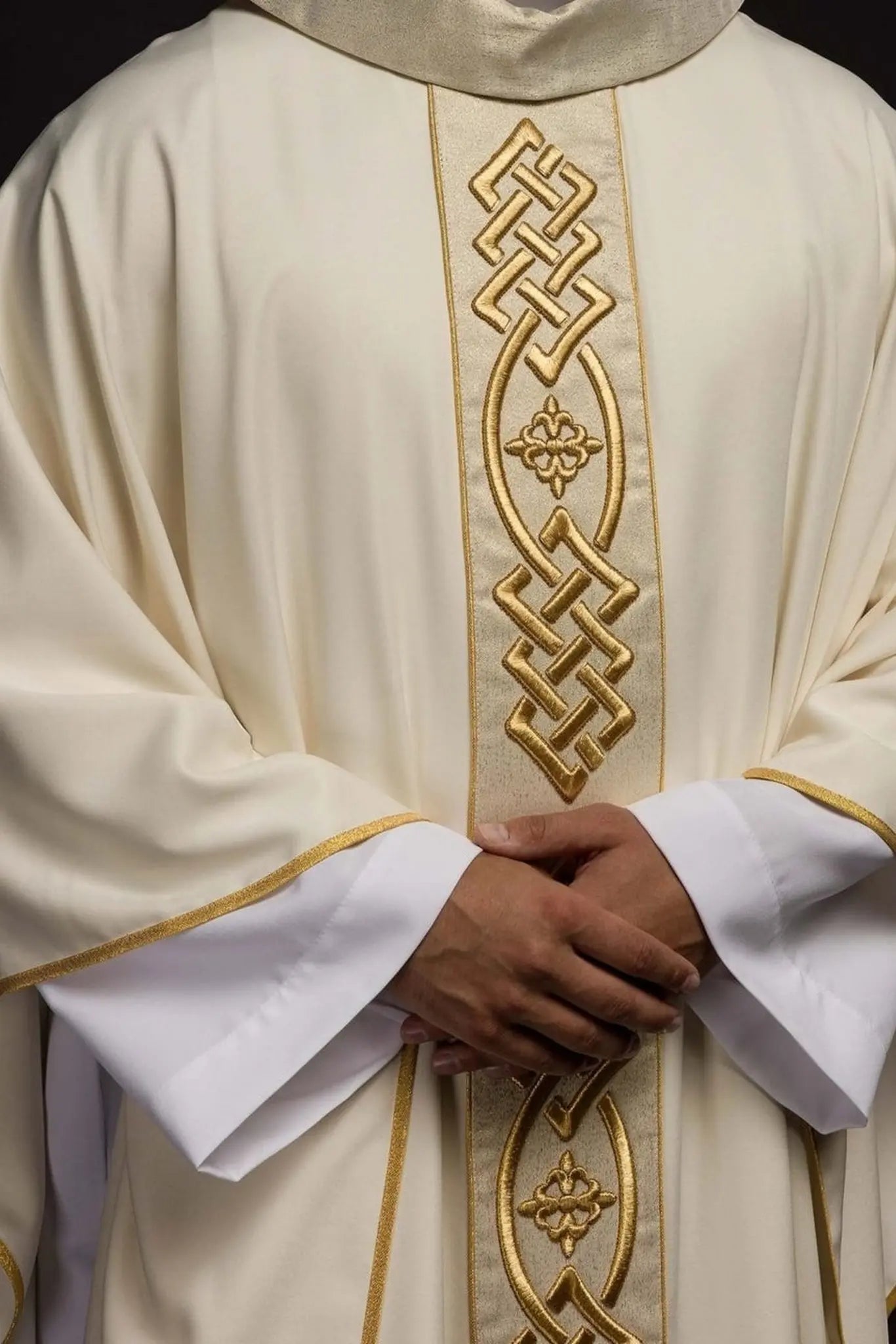 Embroidered cross ecru chasuble