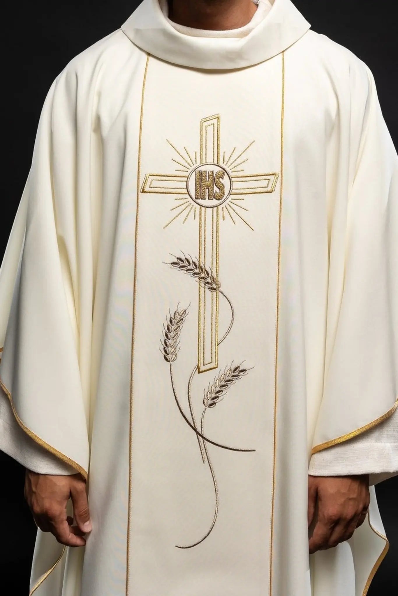 Embroidered chasuble Cross with IHS symbol ecru