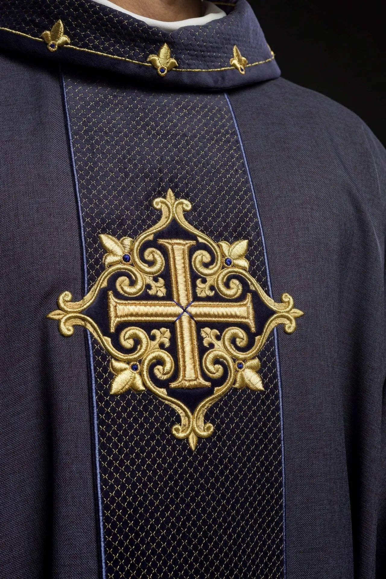 Chasuble embroidered on velvet with the symbol of the Purple Cross