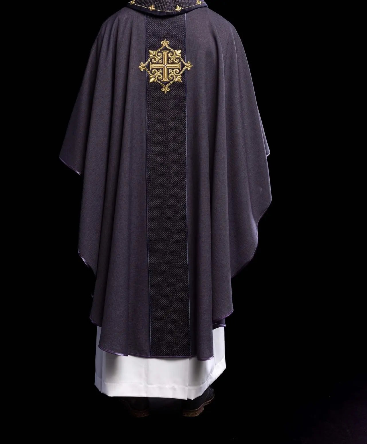 Chasuble embroidered on velvet with the symbol of the Purple Cross