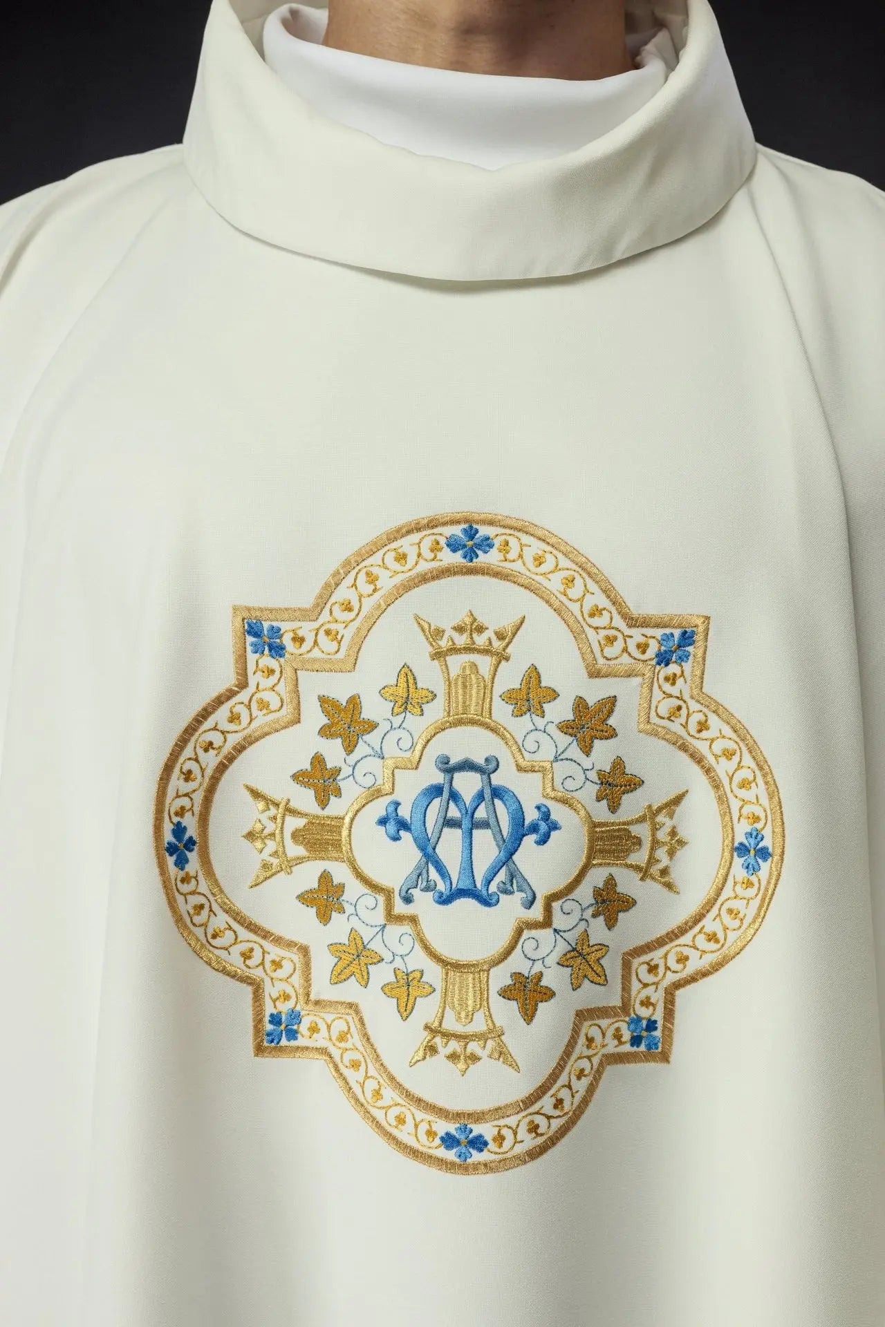 Embroidered chasuble with Marian motif ecru