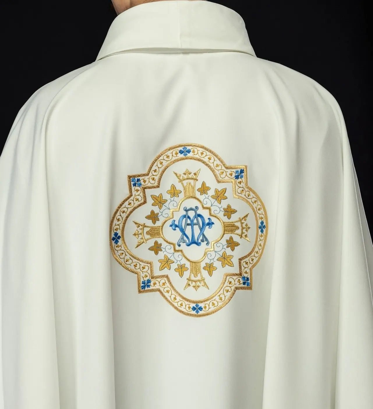 Embroidered chasuble with Marian motif ecru