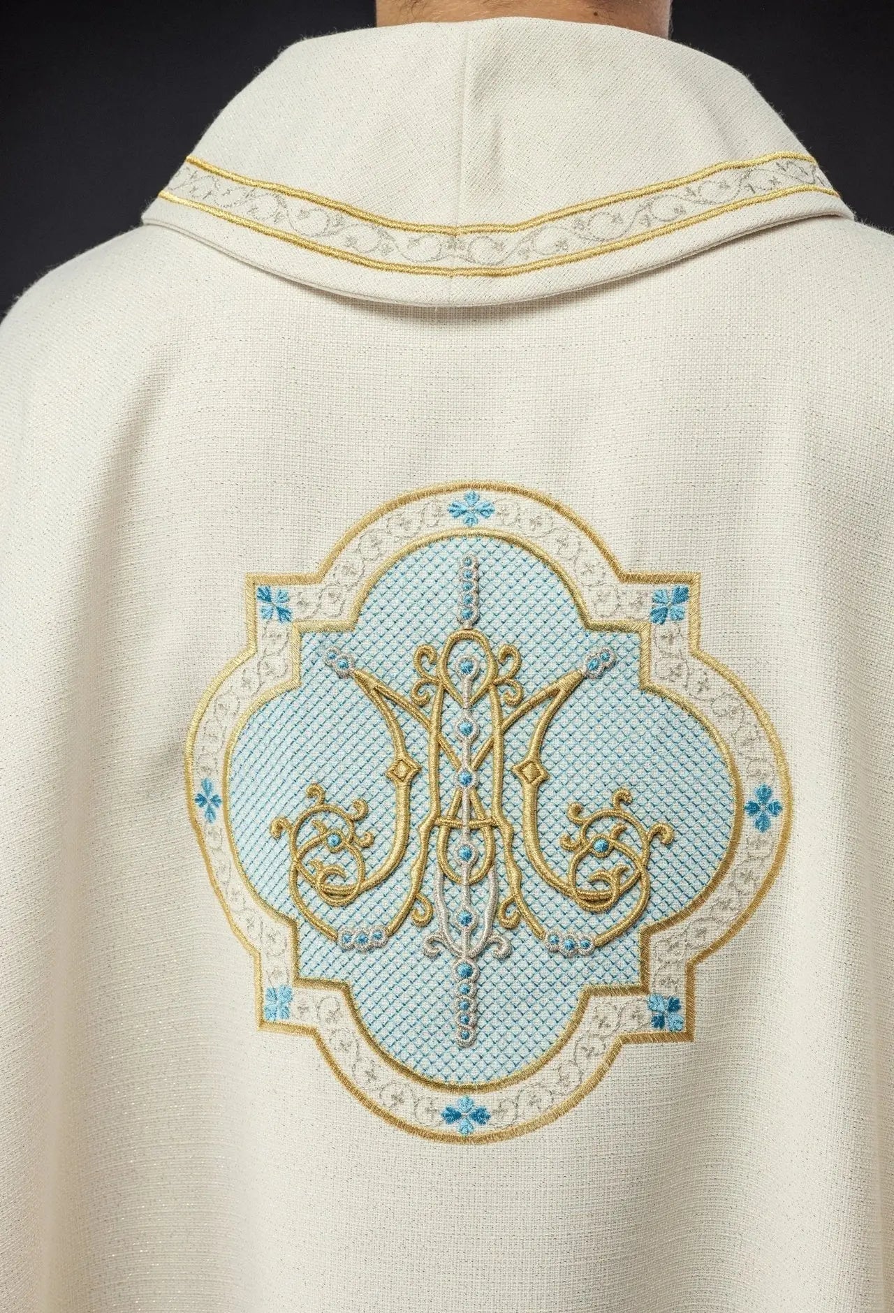 Embroidered chasuble with Marian motif ecru