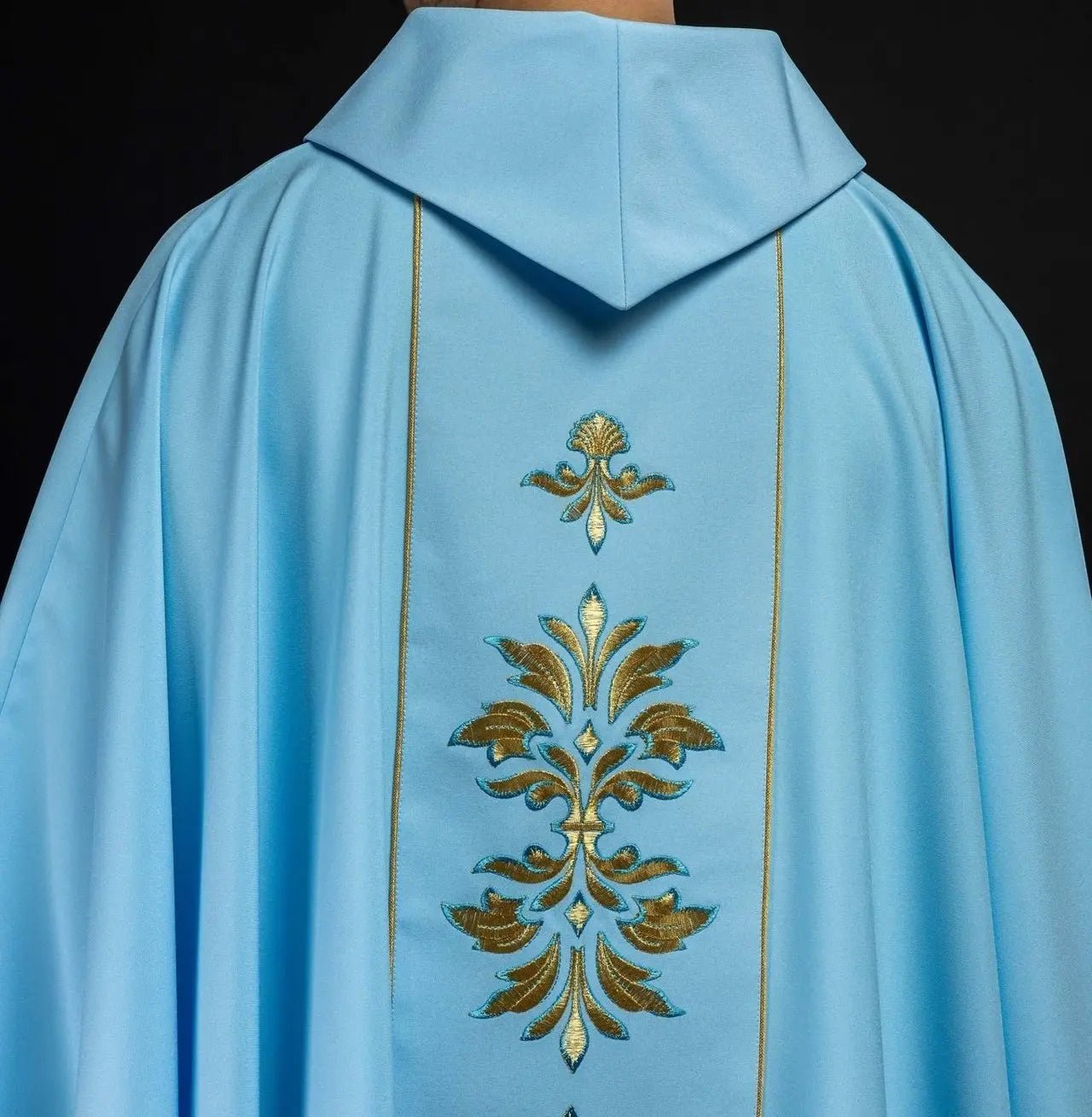 Embroidered chasuble with Marian motif Blue