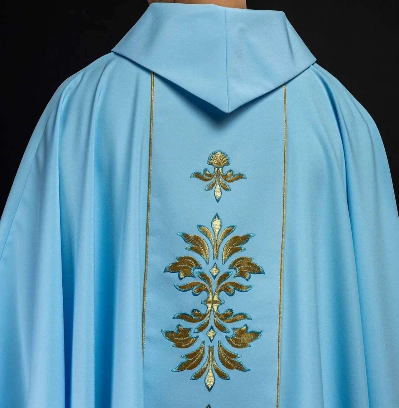 Embroidered chasuble with Marian motif Blue