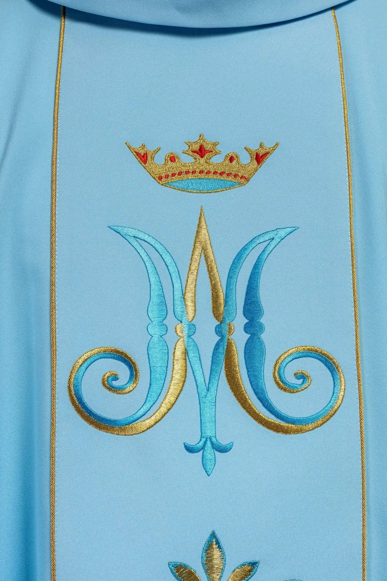 Embroidered chasuble with Marian motif Blue
