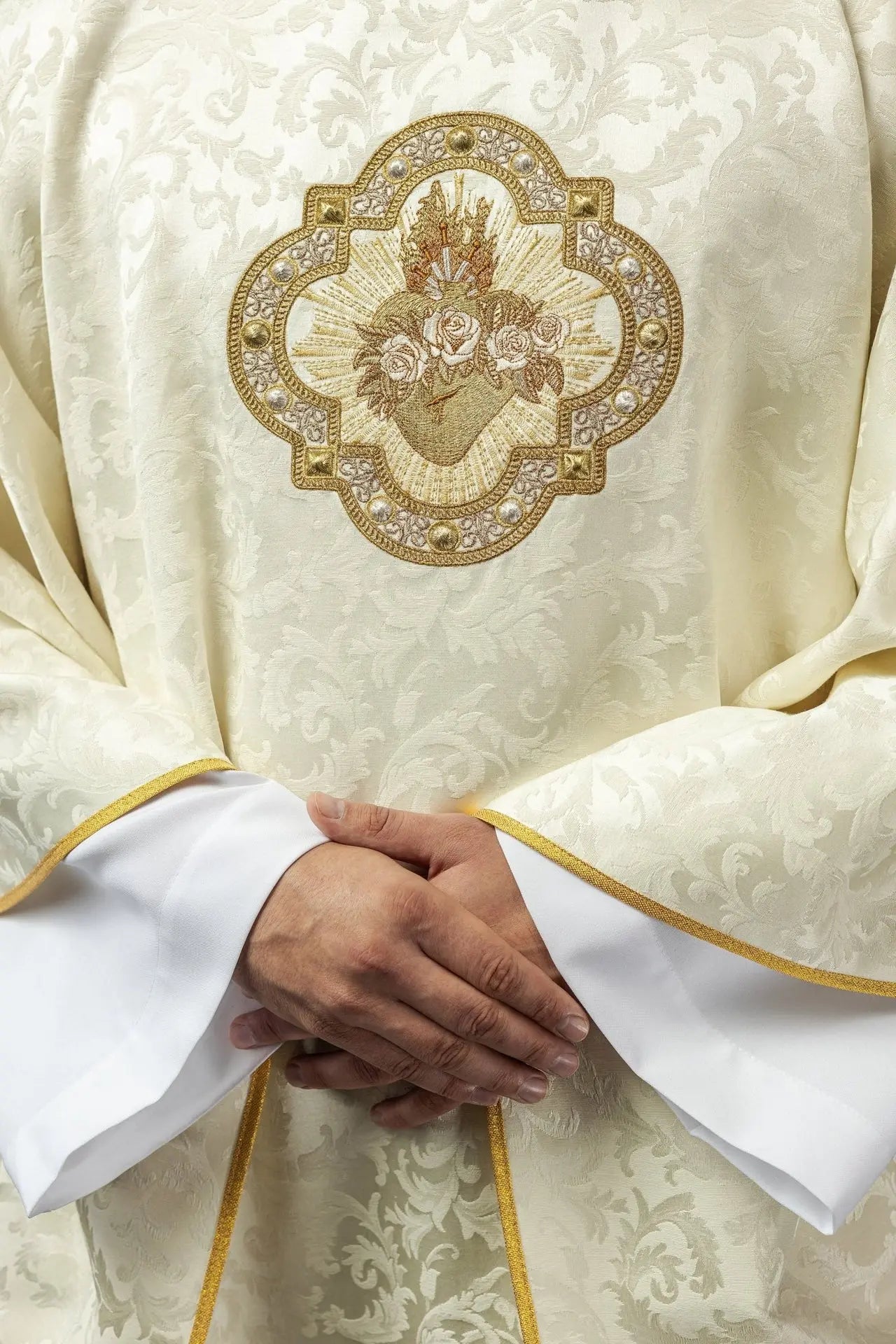 Embroidered Chasuble with the Heart of Mary Motif on Jacquard Fabric