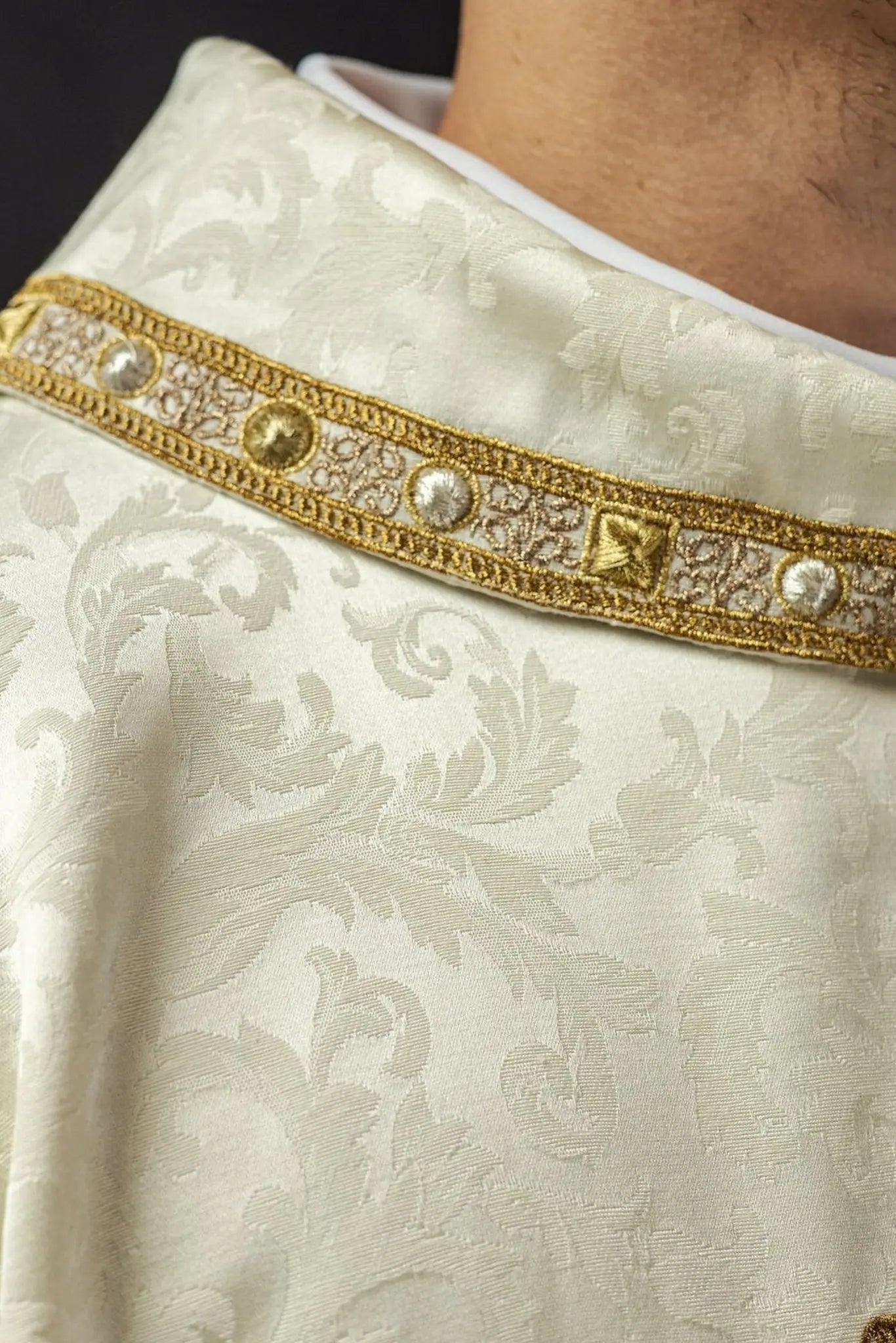 Embroidered Chasuble with the Heart of Mary Motif on Jacquard Fabric
