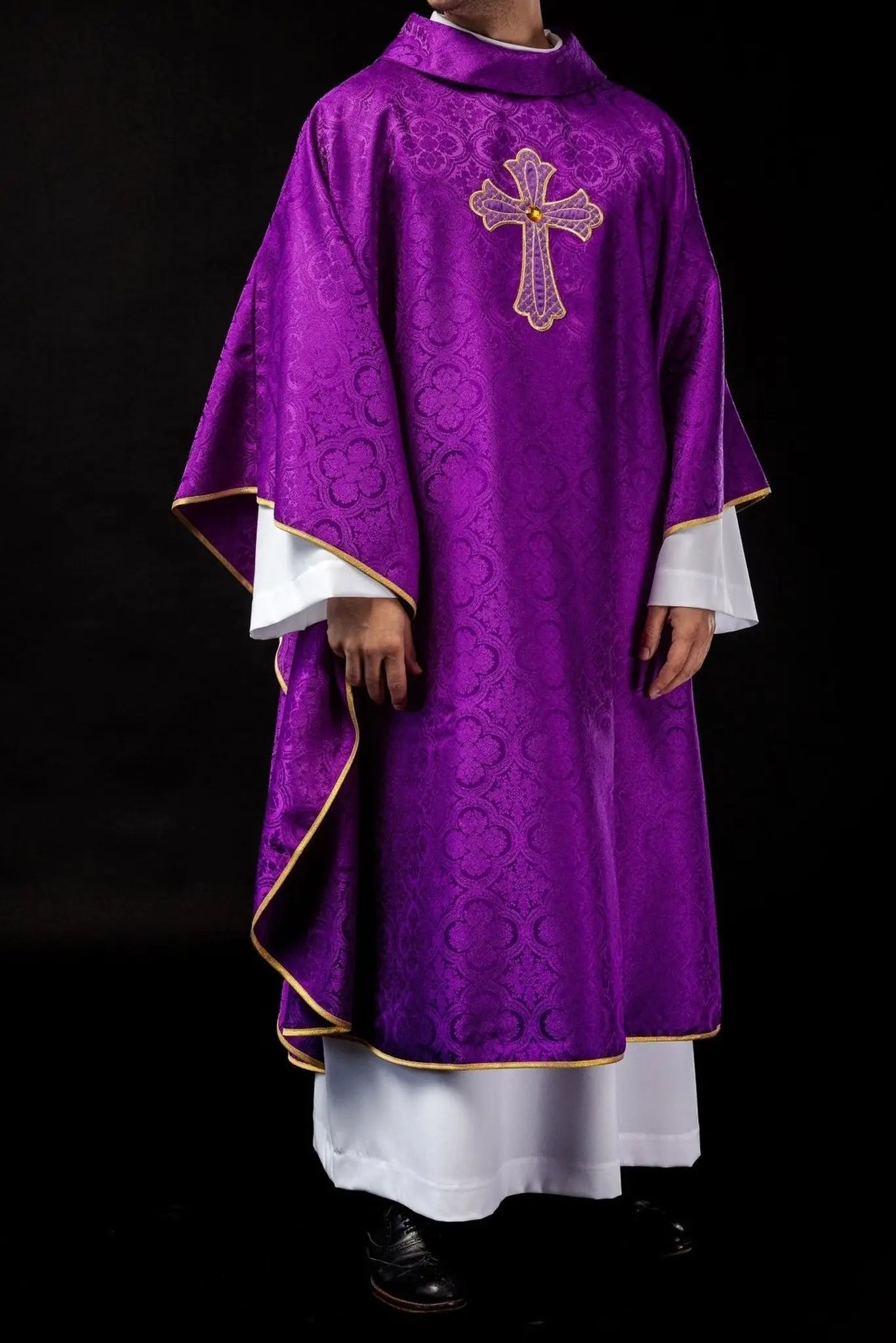Embroidered chasuble with symbol of the cross Purple