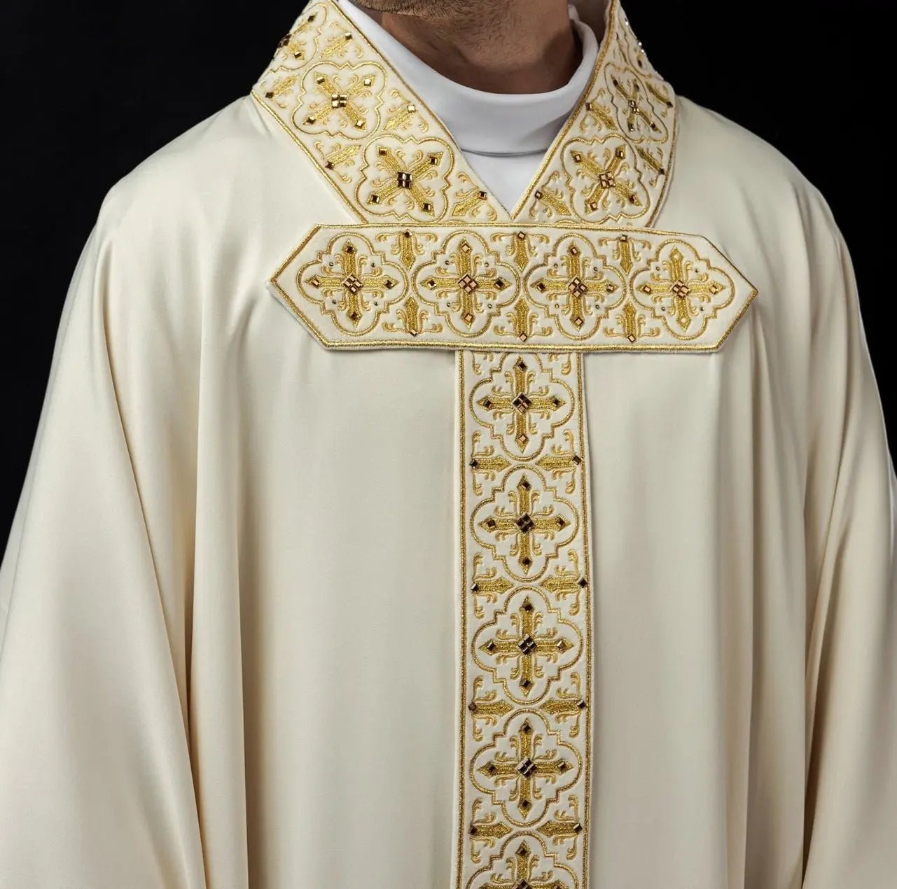 Embroidered chasuble with hanging belt 500 stones