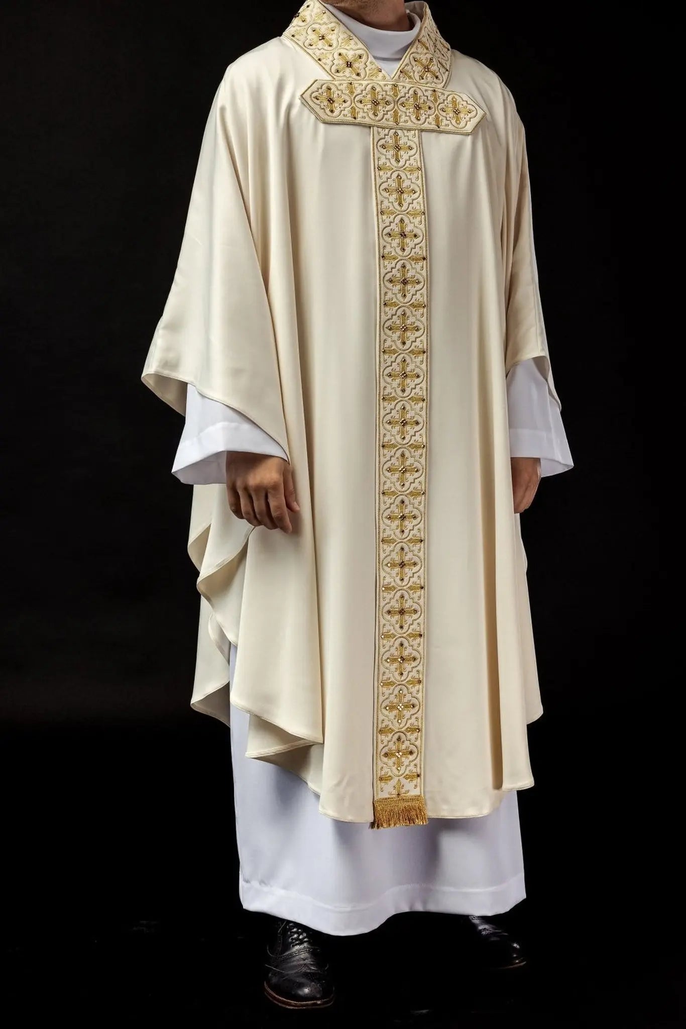 Embroidered chasuble with hanging belt 500 stones
