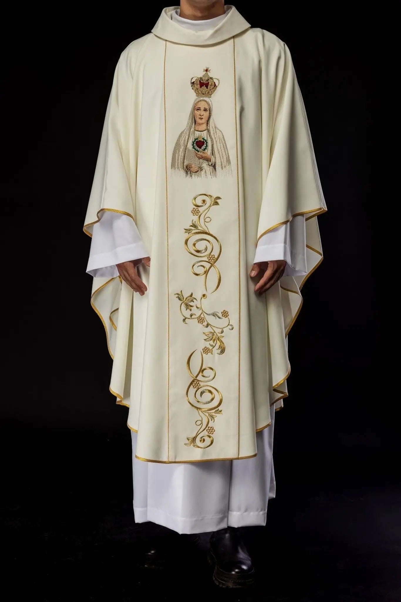 Embroidered chasuble with the image of Our Lady of Fatima