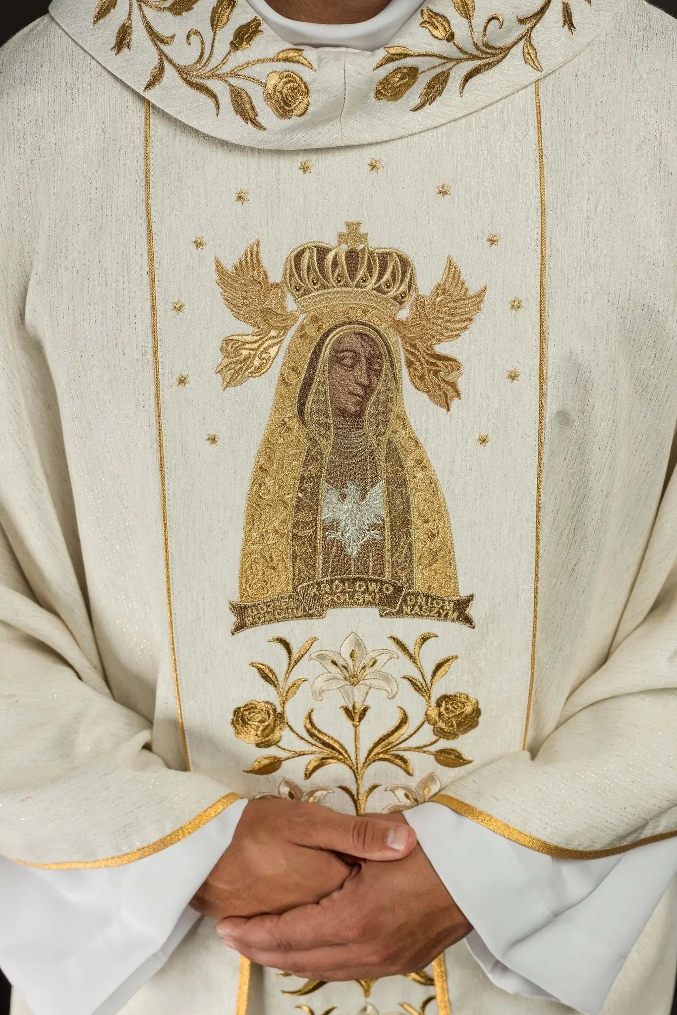 Gold embroidered chasuble with Our Lady of Lichen image