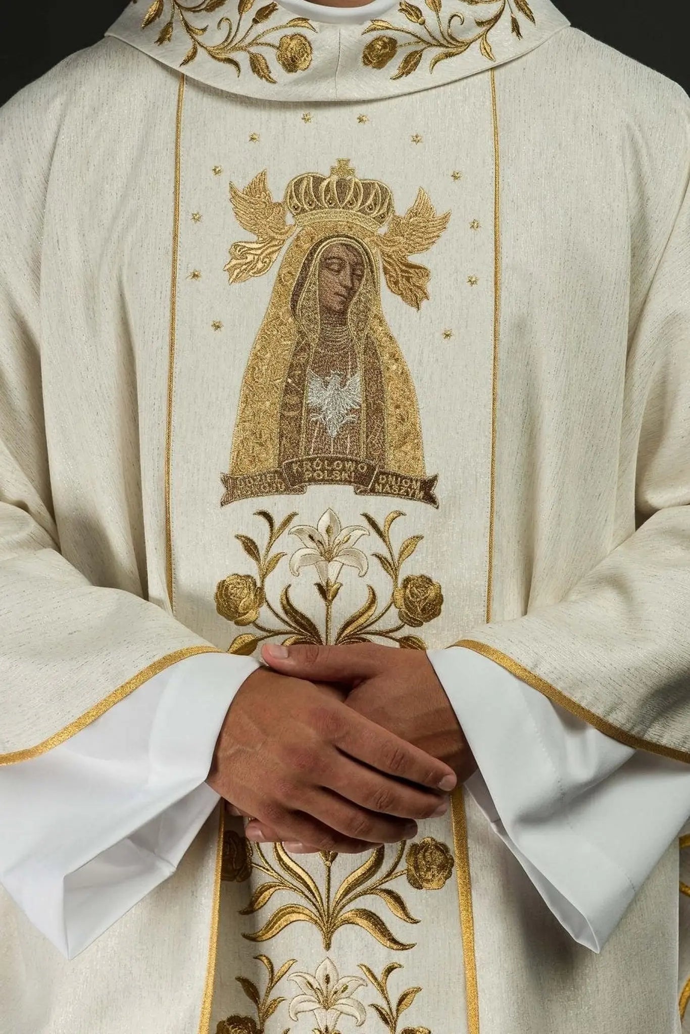 Gold embroidered chasuble with Our Lady of Lichen image