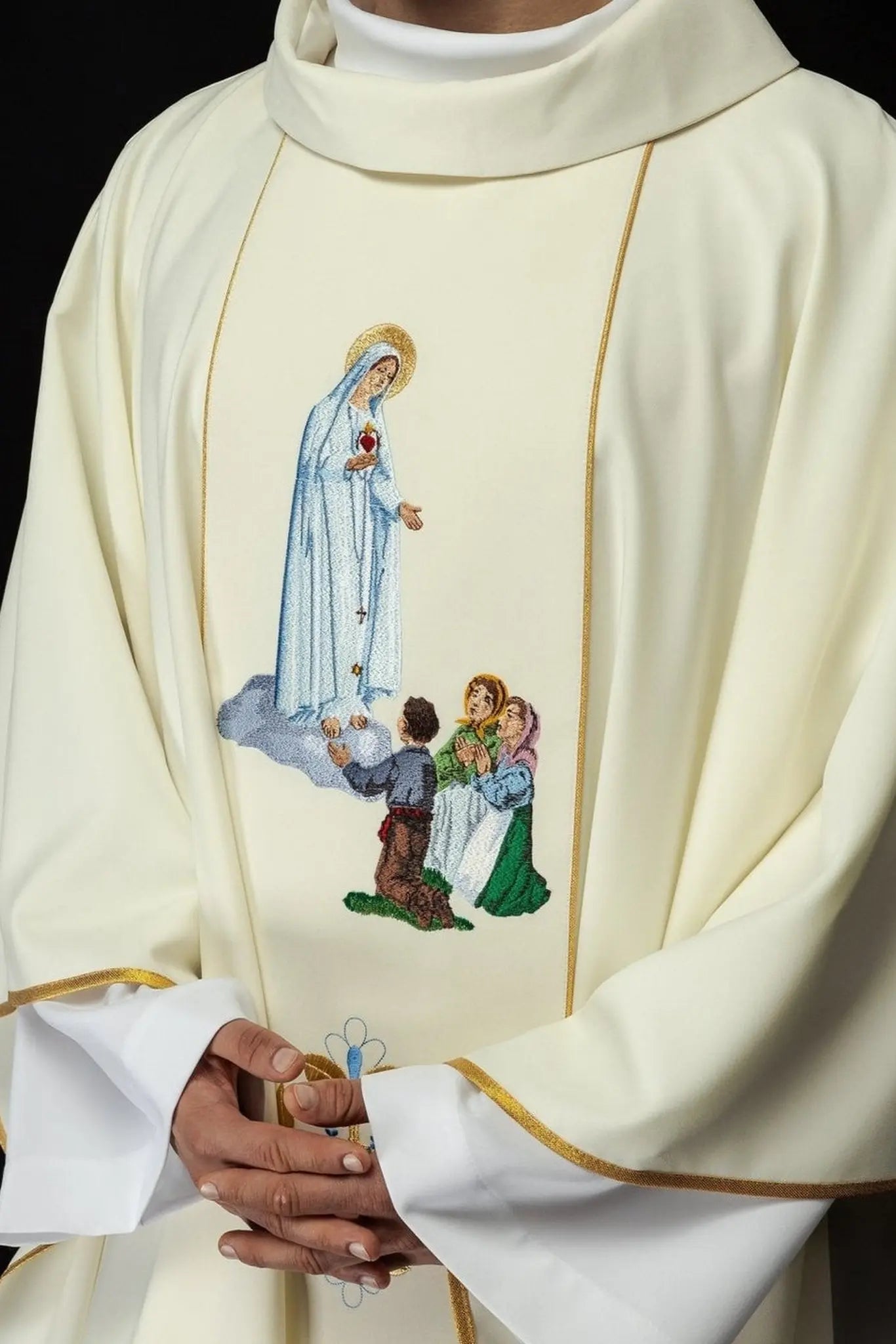 Embroidered chasuble with the image of Our Lady of Fatima