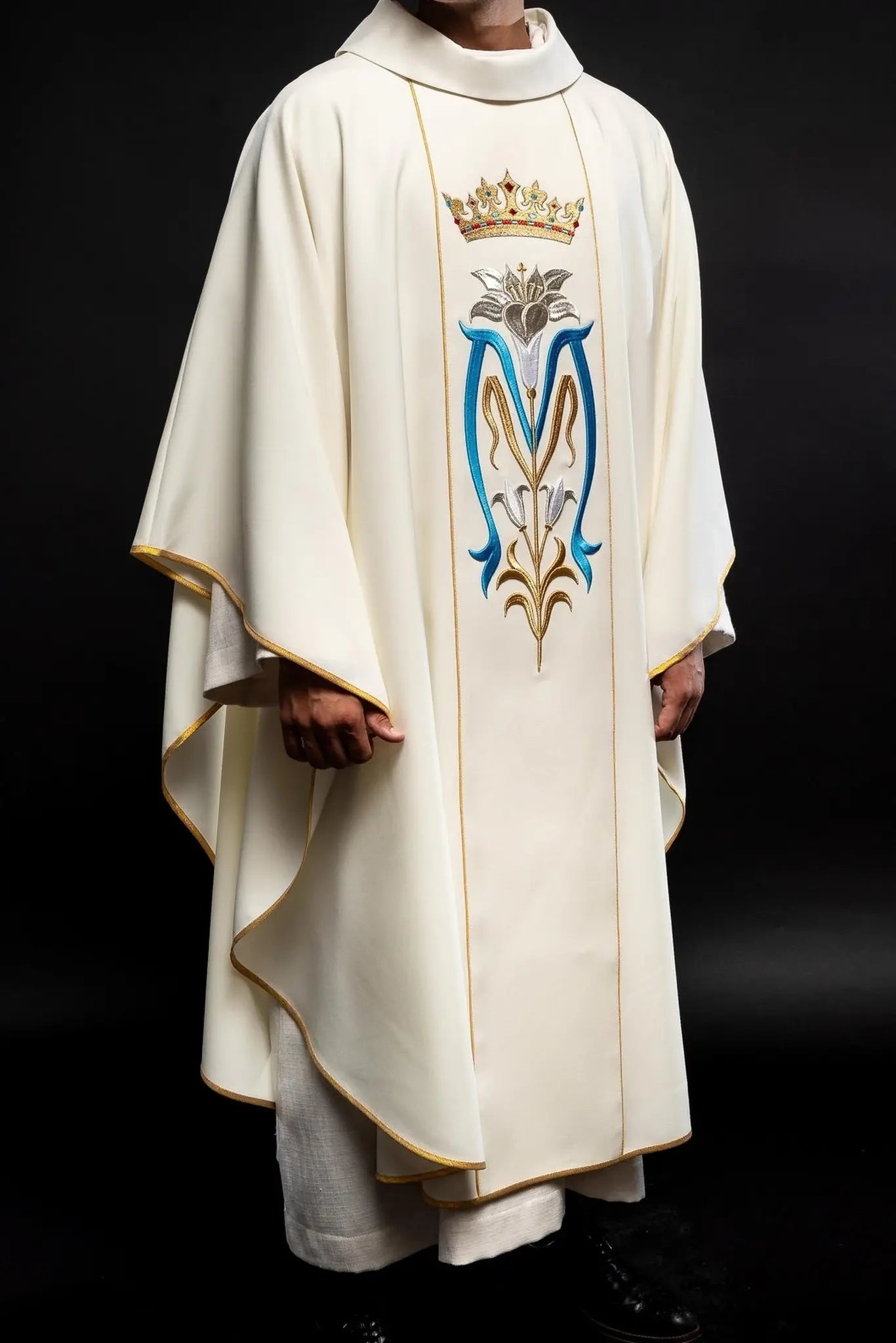 Marian liturgical chasuble embroidered with ecru crown