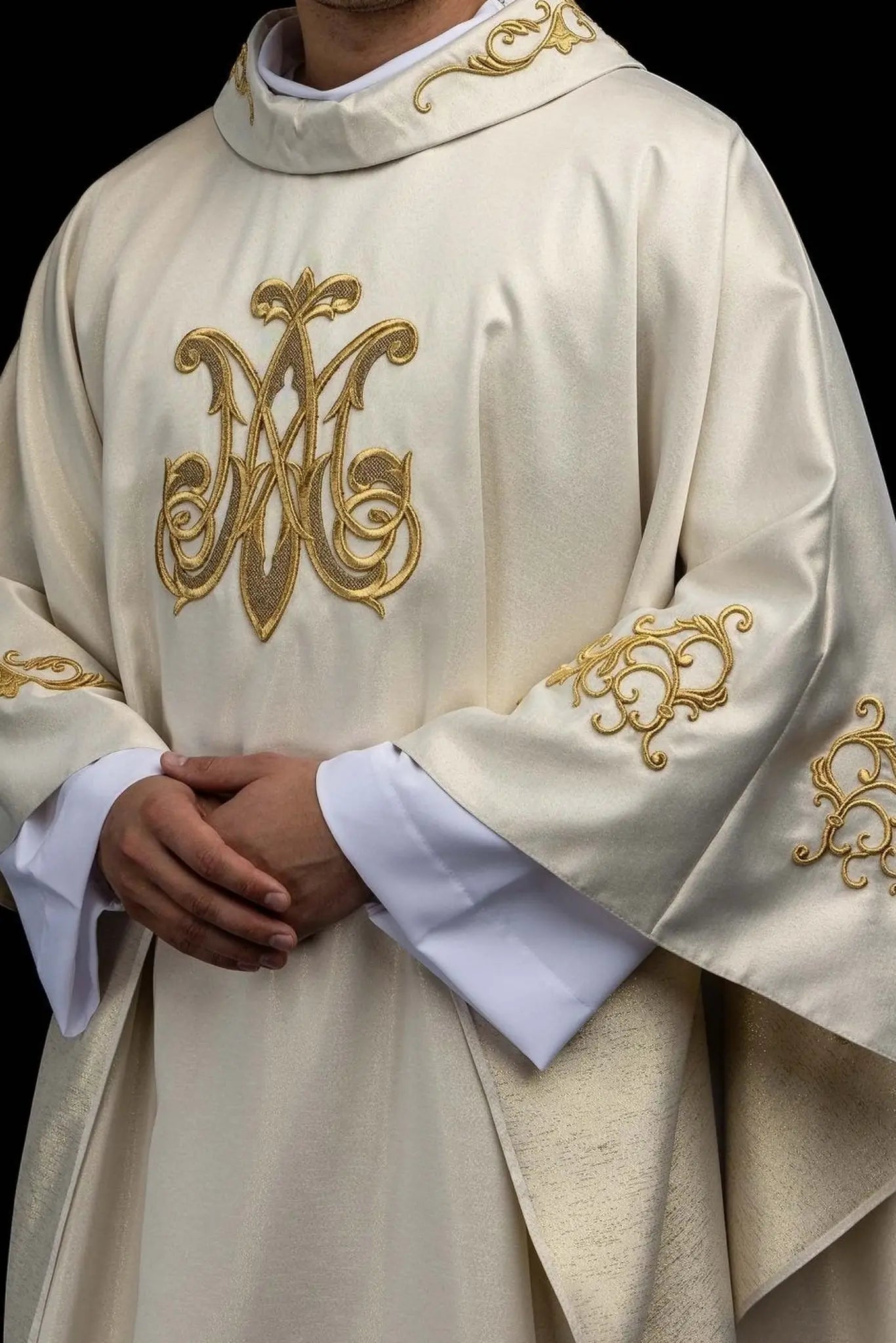 Ecru Marian chasuble with embroidered Marian symbol
