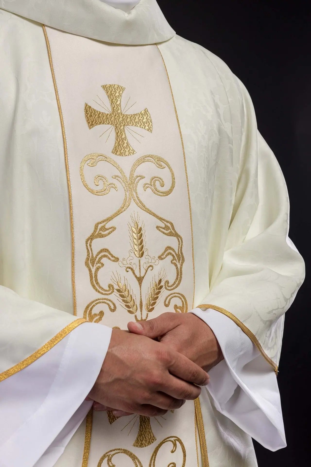 Liturgical chasuble with decorated belt