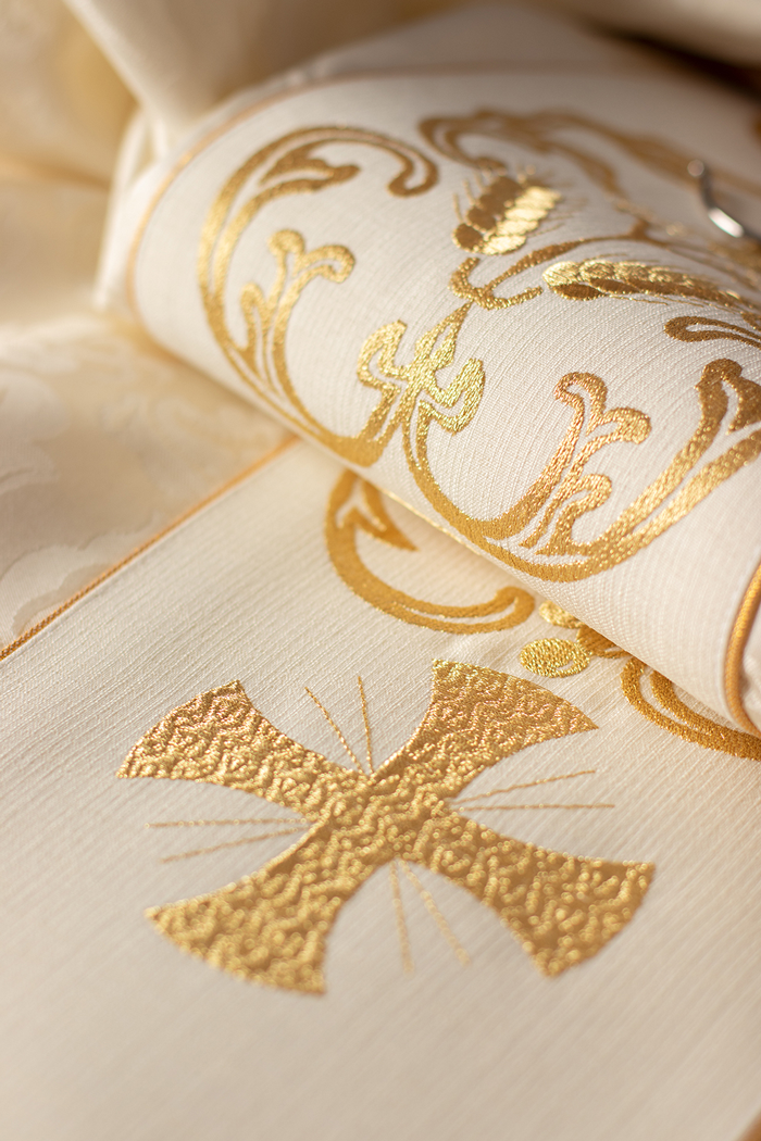 Ornat liturgiczny z zdobionym pasem - ORNATY.PL
