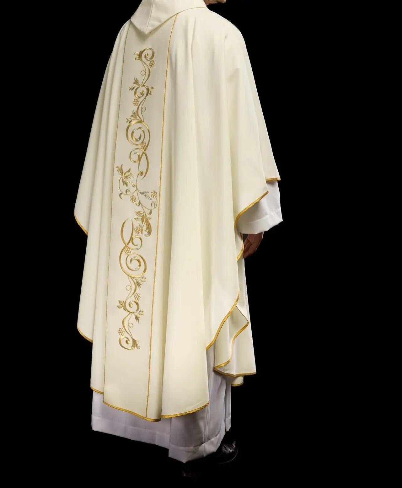 Wedding chasuble with wedding rings in ecru