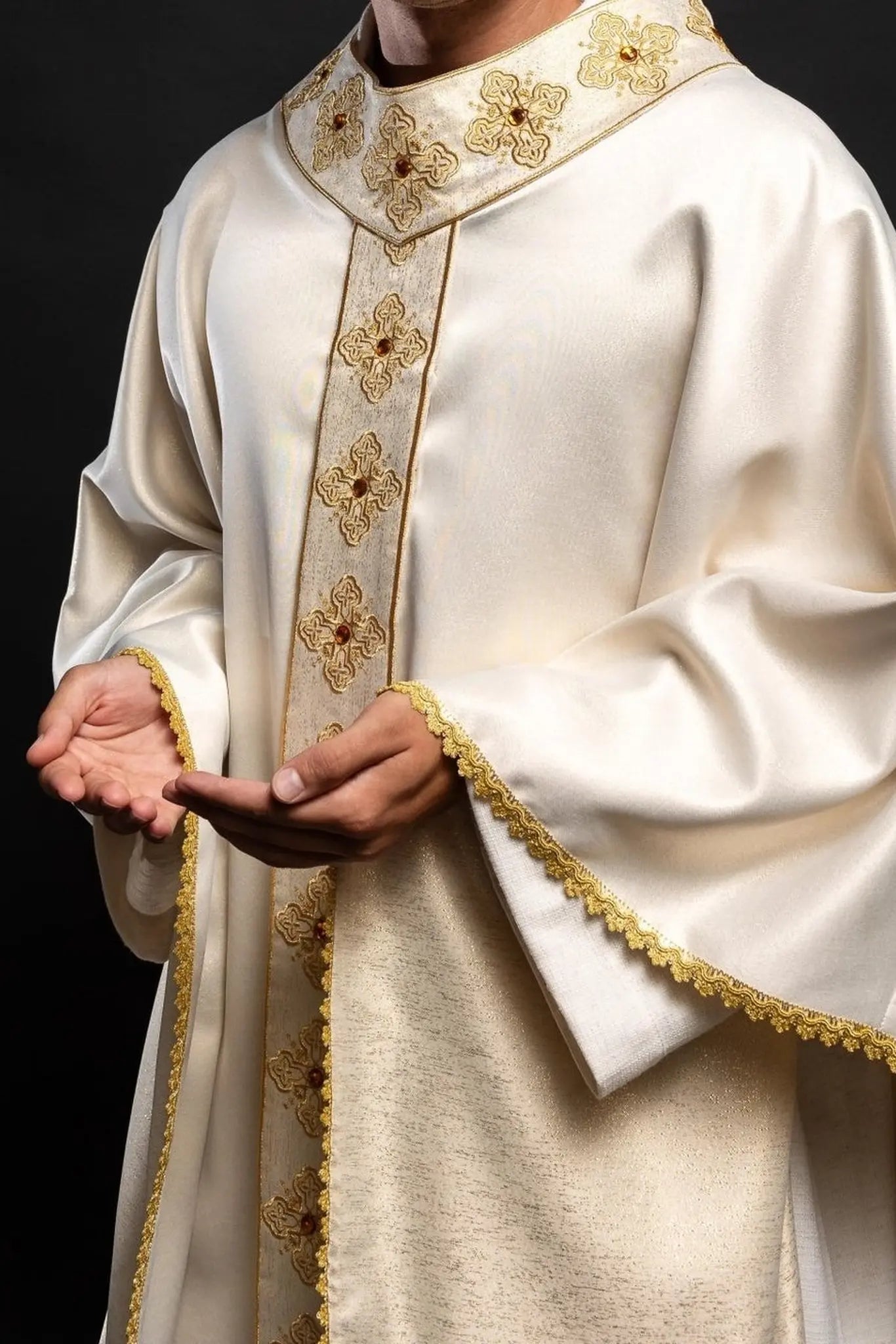 Chasuble in ecru color with embroidered belt and collar decorated with stones