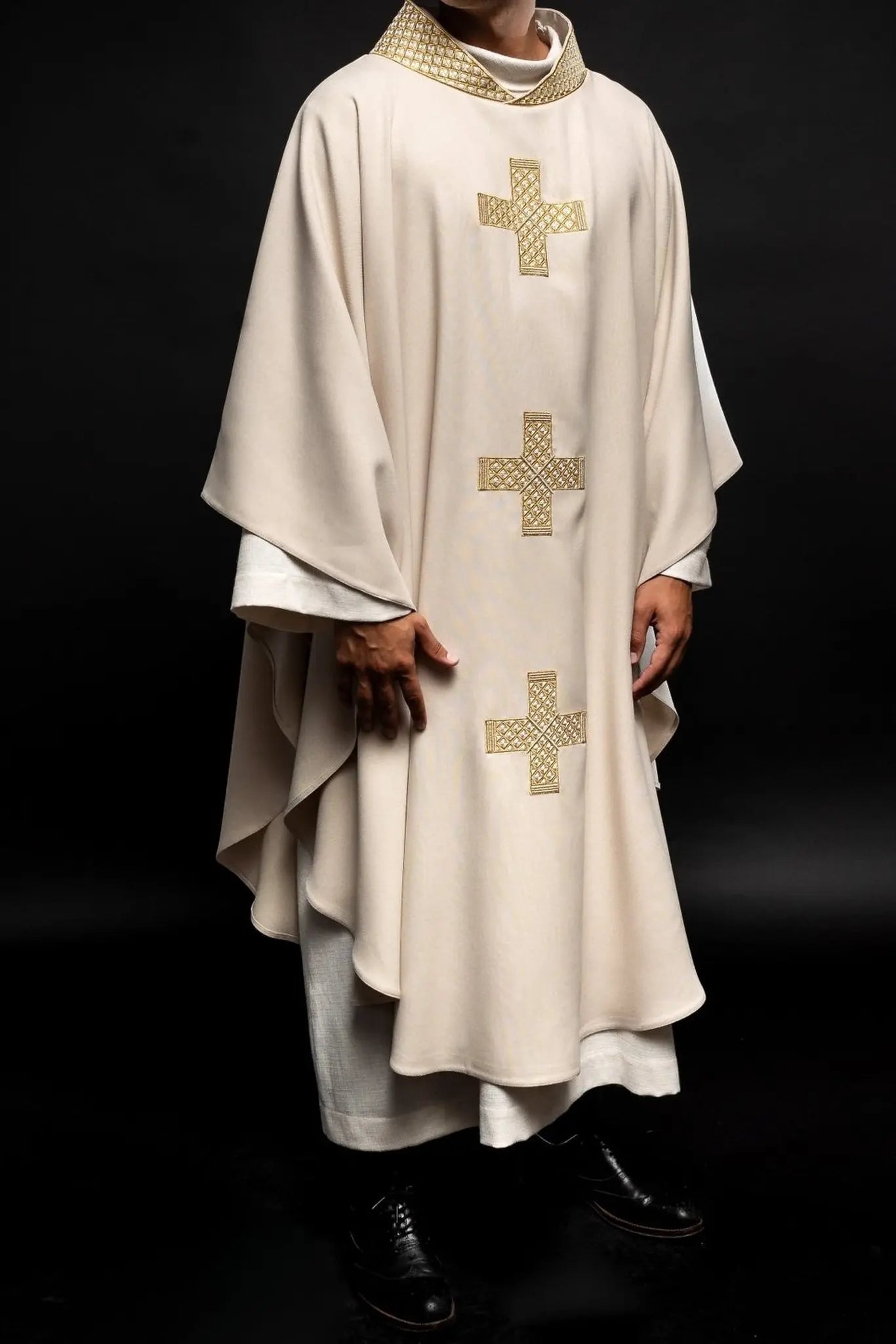 Chasuble in ecru color with embroidered crosses and collar