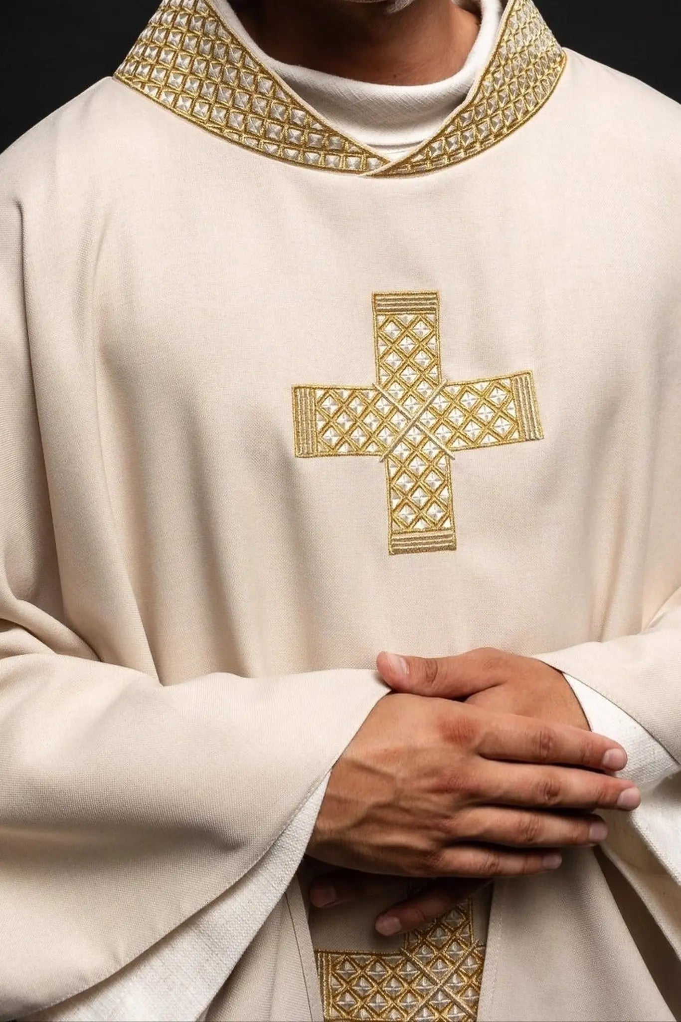 Chasuble in ecru color with embroidered crosses and collar
