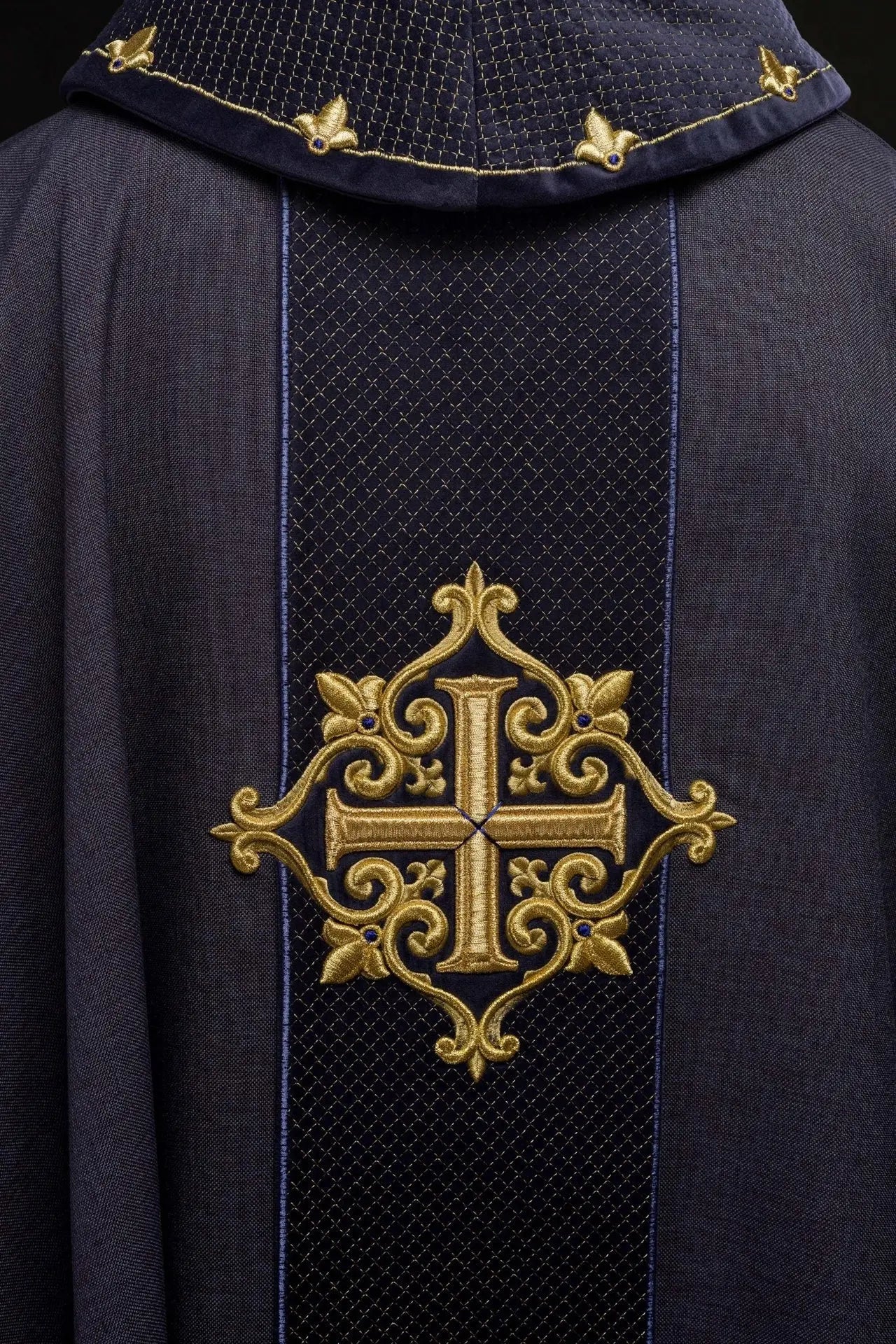 Chasuble with velvet purple belt and embroidery of crosses