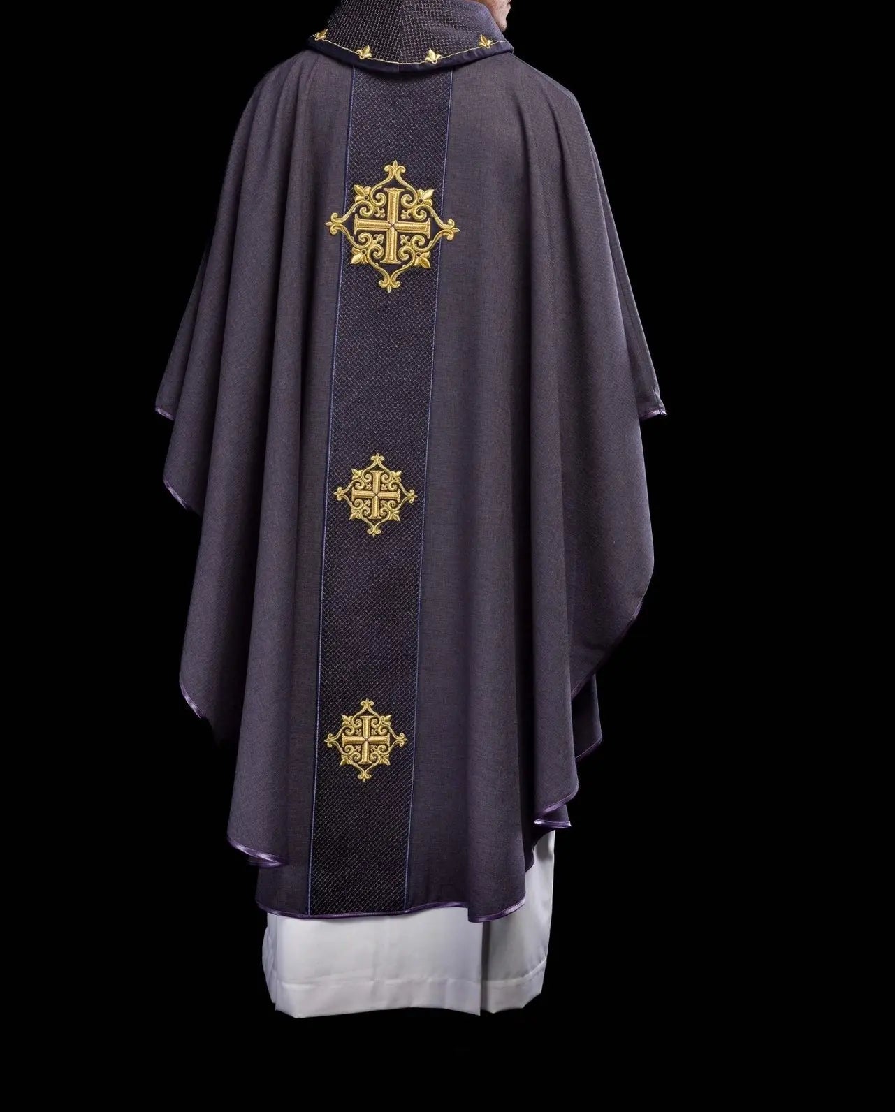 Chasuble with velvet purple belt and embroidery of crosses