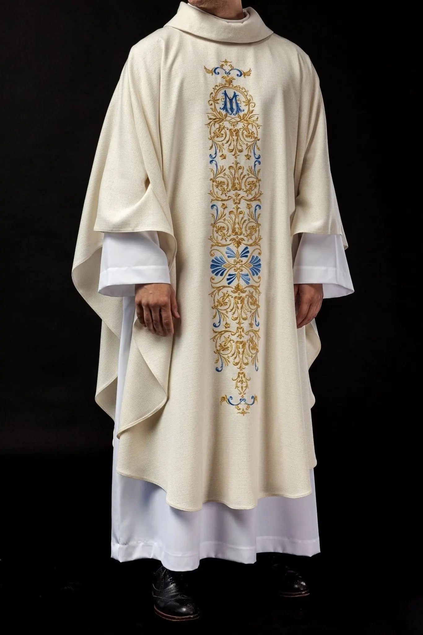 Chasuble in shiny fabric decorated with beads
