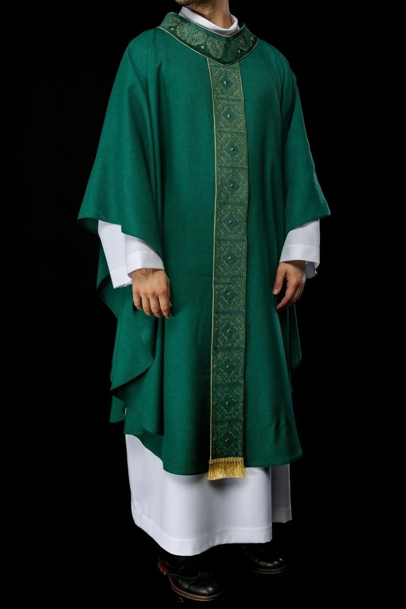 Chasuble with richly embroidered belt and collar in green
