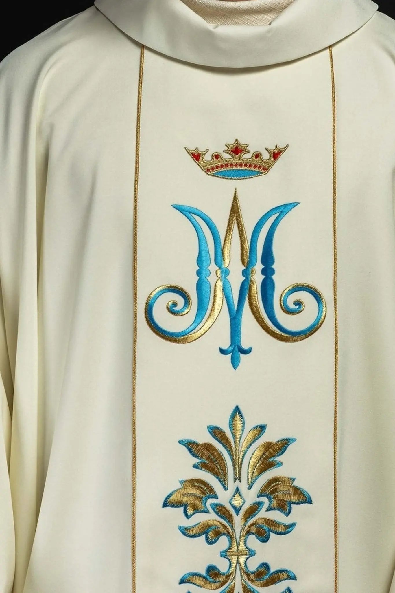 Chasuble with Marian motif in ecru colour