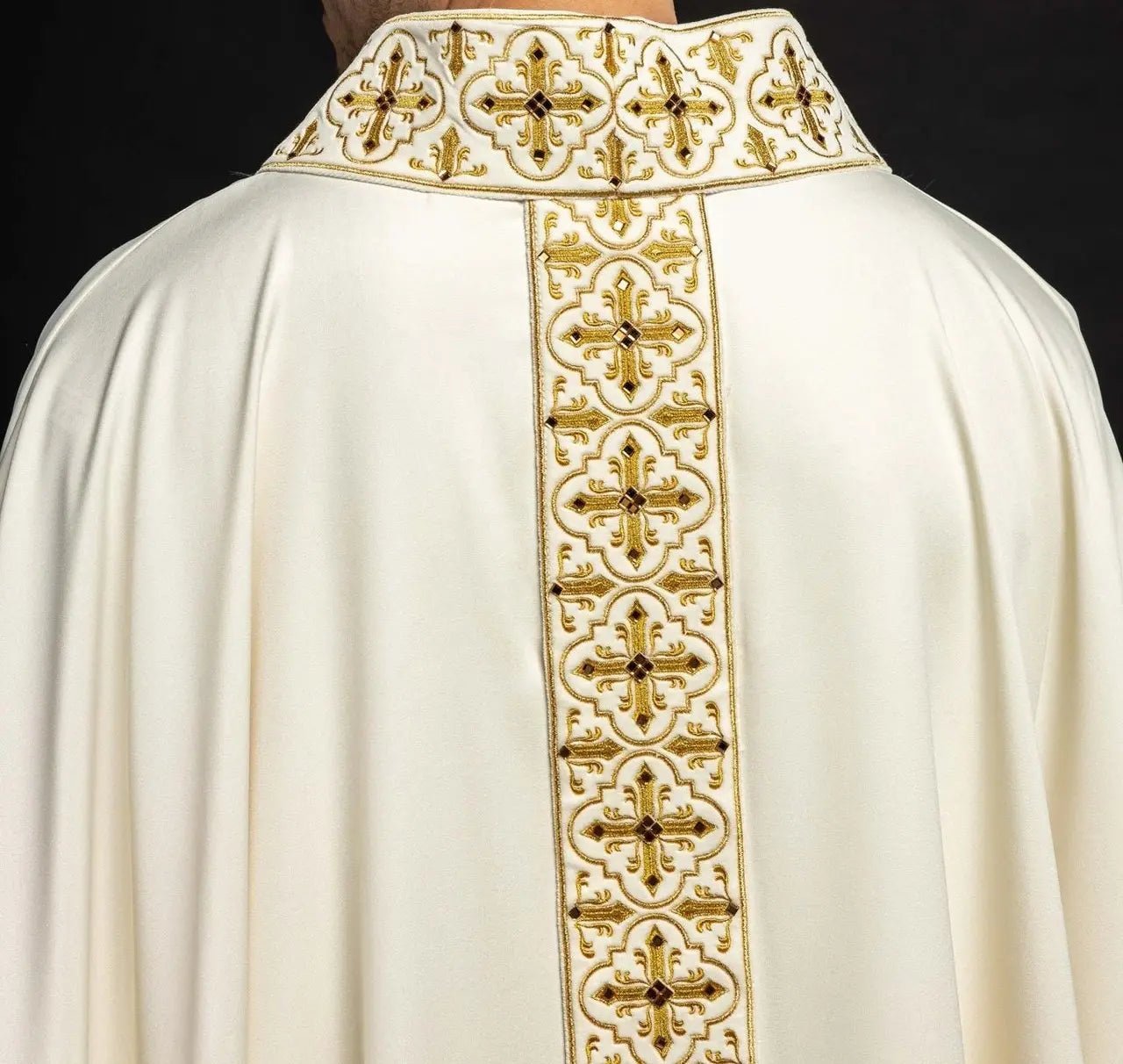 Chasuble decorated with 500 stones with a narrow band in ecru