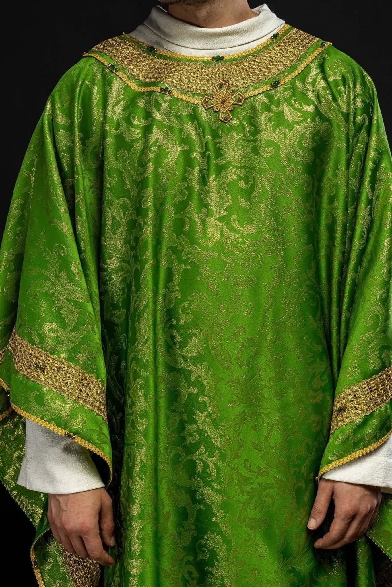 Handmade Green Chasuble with Natural Stones – Collection Handmade 7010