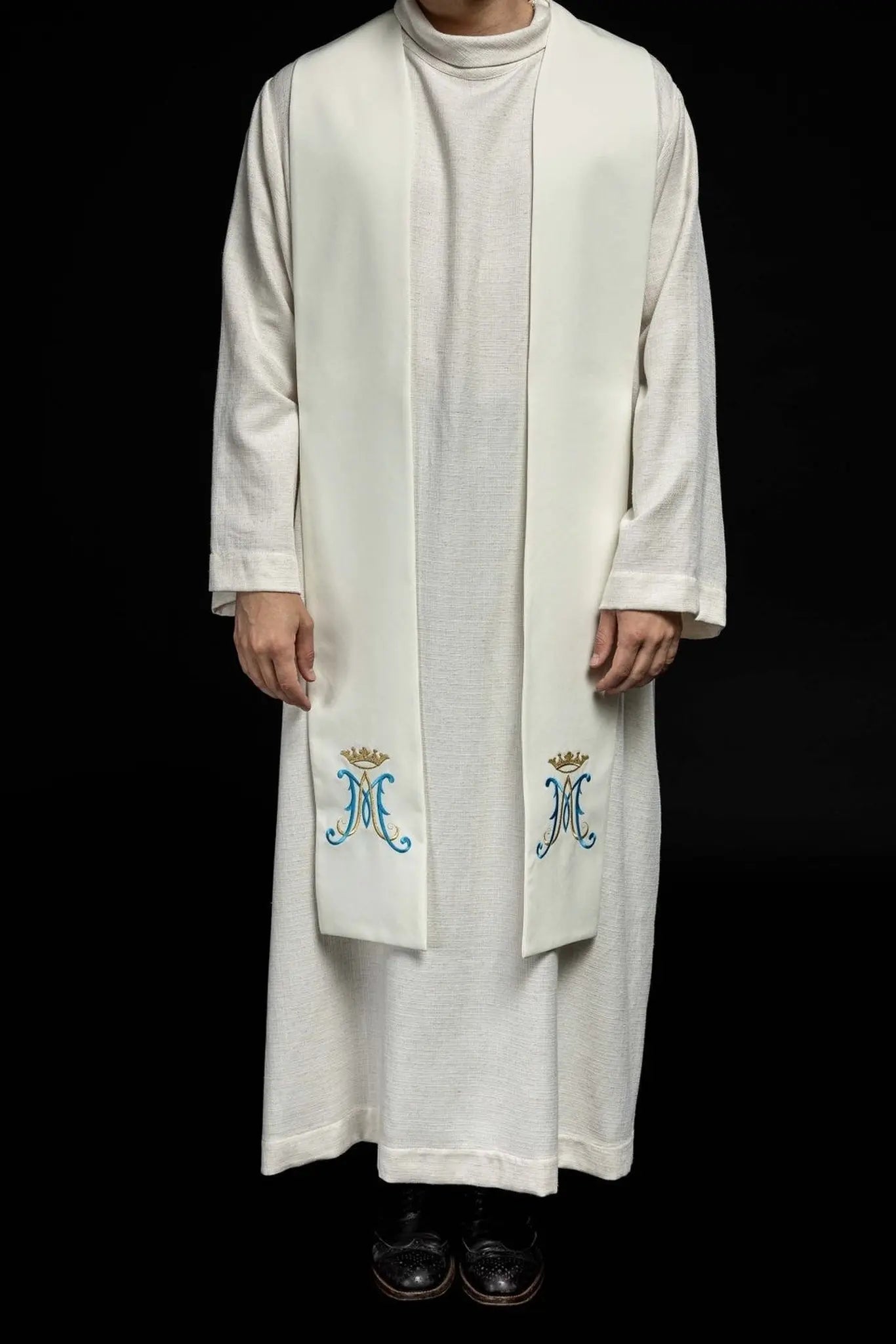Embroidered Stele of Mary ecru