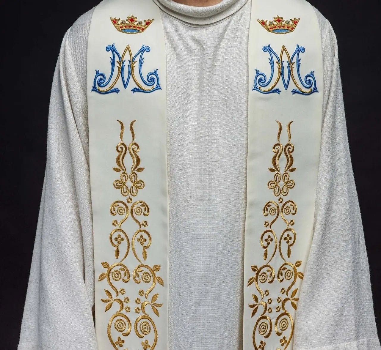 Embroidered Stele of Mary ecru