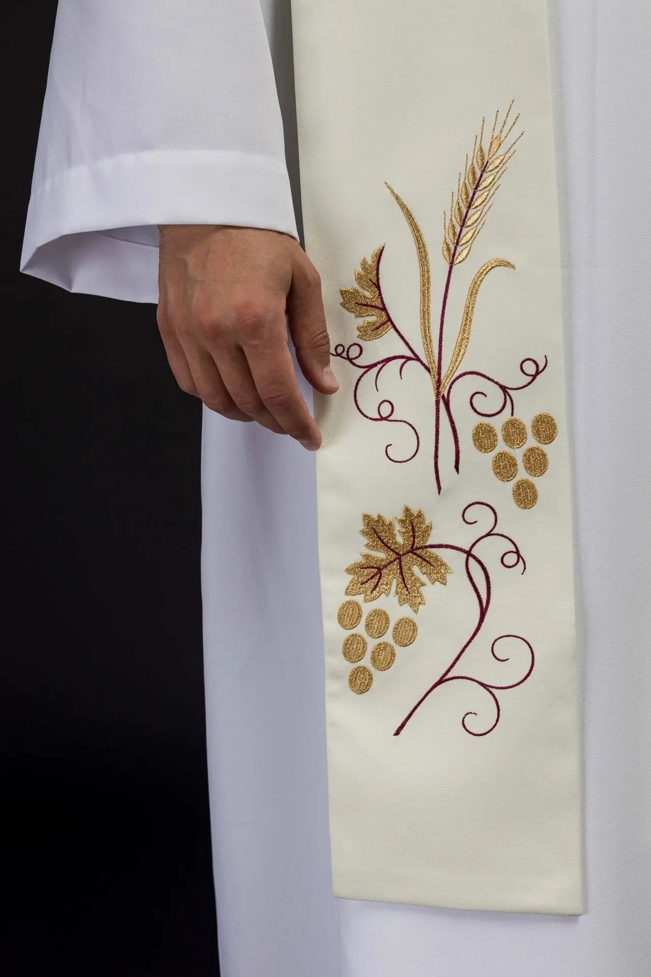 Embroidered stole of grapes and ears in ecru