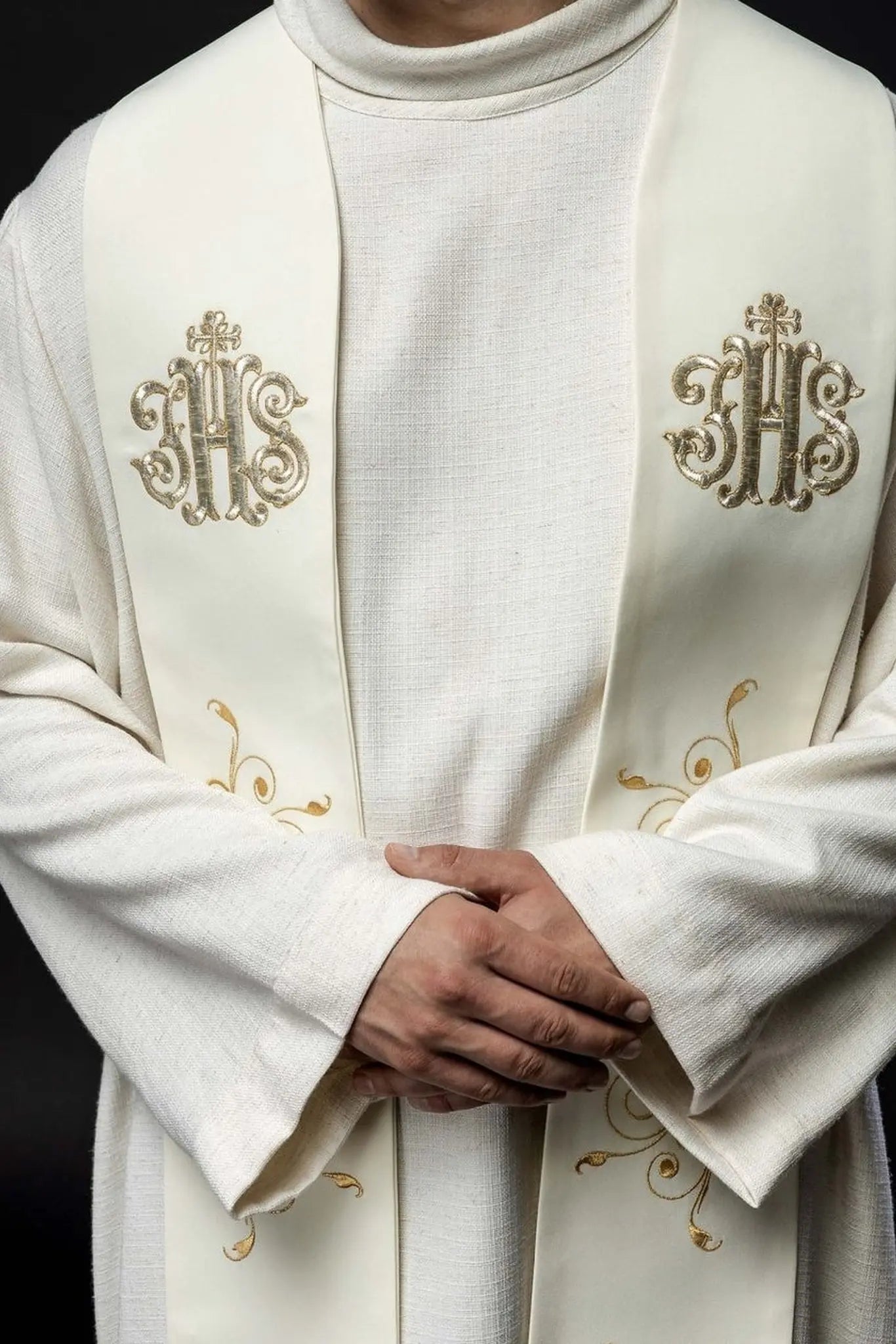 Embroidered stole decorated with IHS ecru