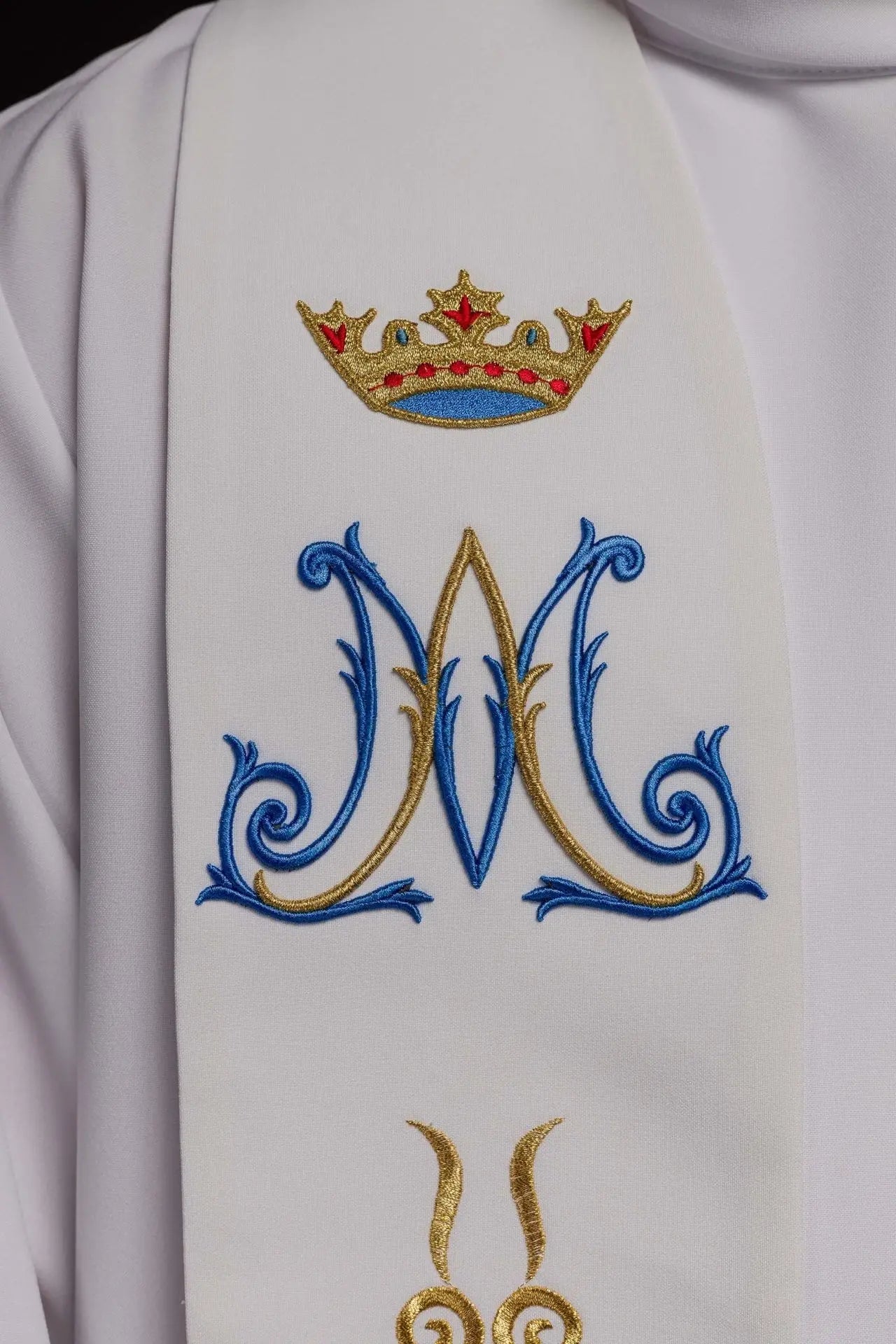 Embroidered white Marian priest's stole
