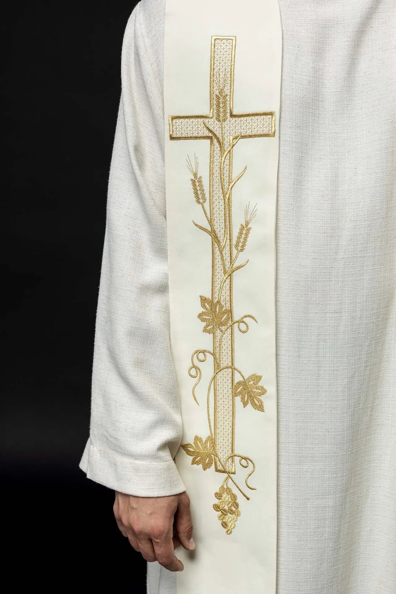 Embroidered priest's stole Cross ecru