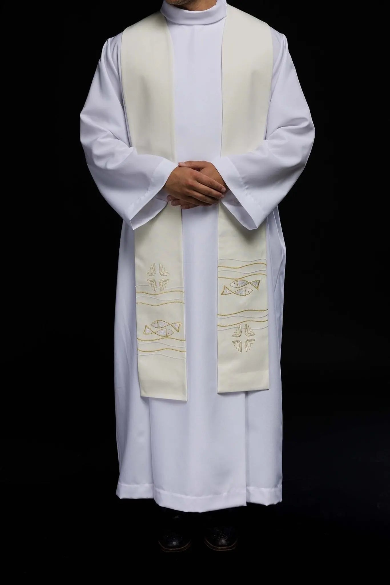 Embroidered priest's stole with fish pattern in ecru colour