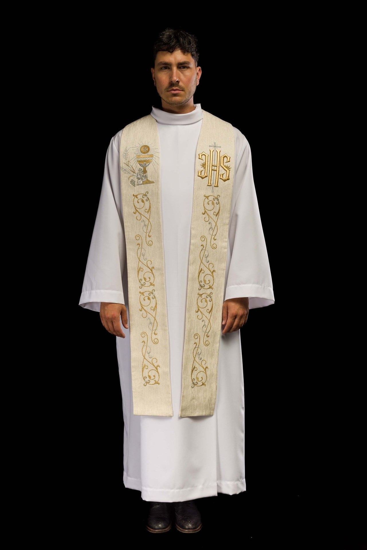 Stuła kapłańska z haftowanym IHS i kielichem eucharystycznym ecru