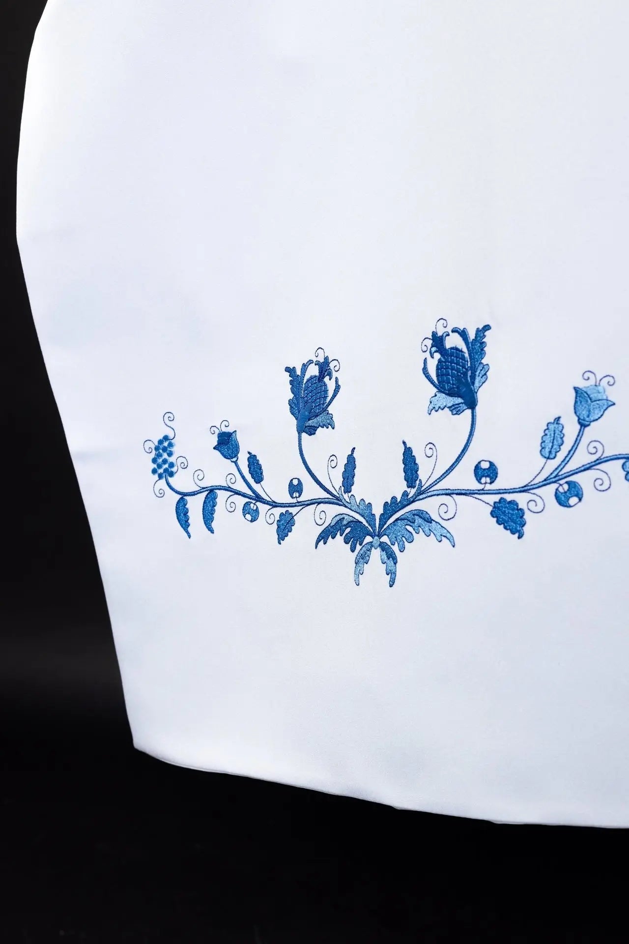 Embroidered Marian Veil in White