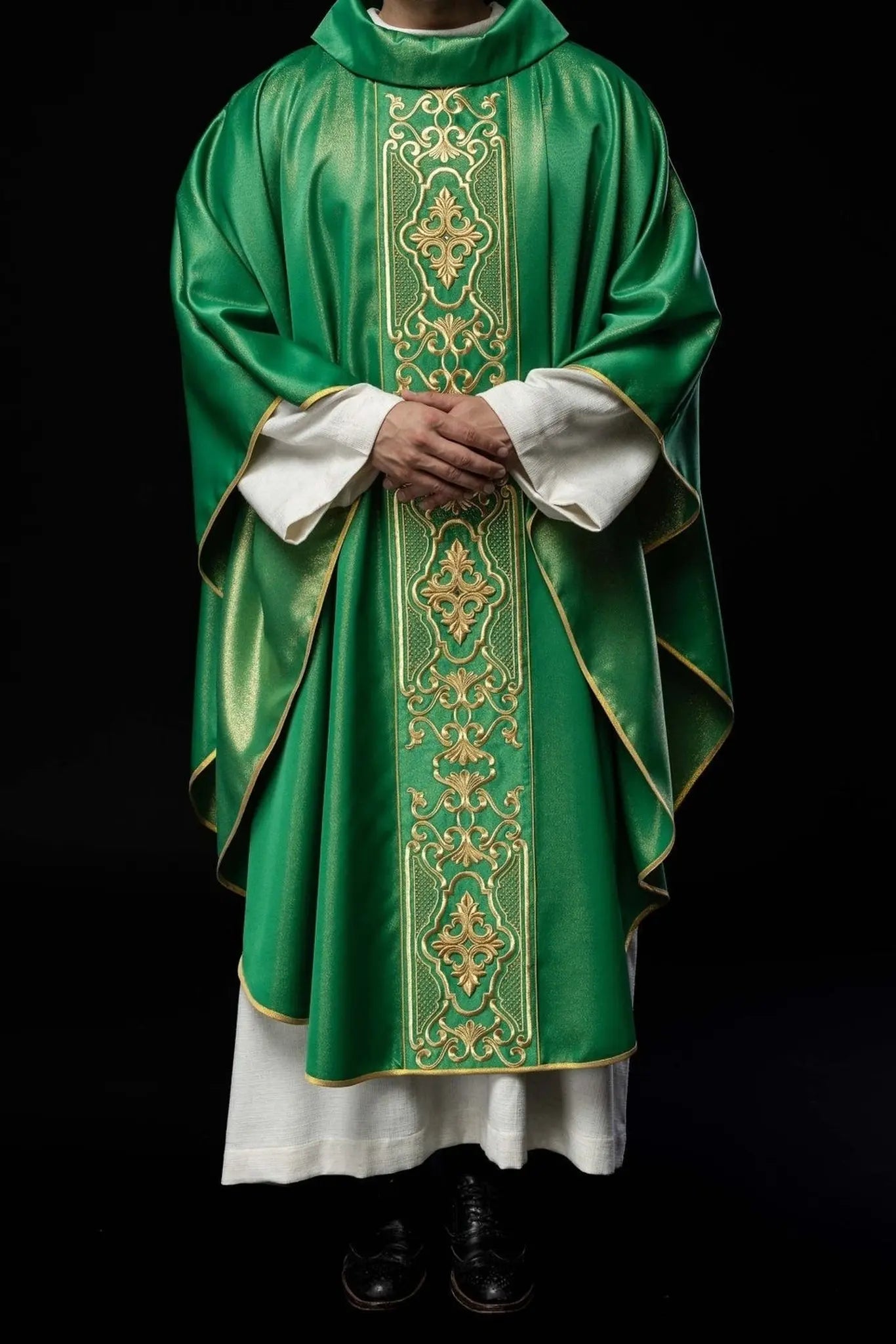 Green chasuble richly embroidered lustre