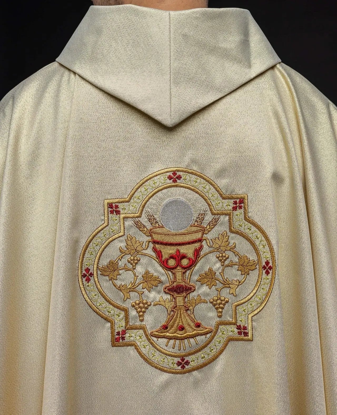 Gold chasuble embroidered with the motif of the Heart of Jesus and the Chalice