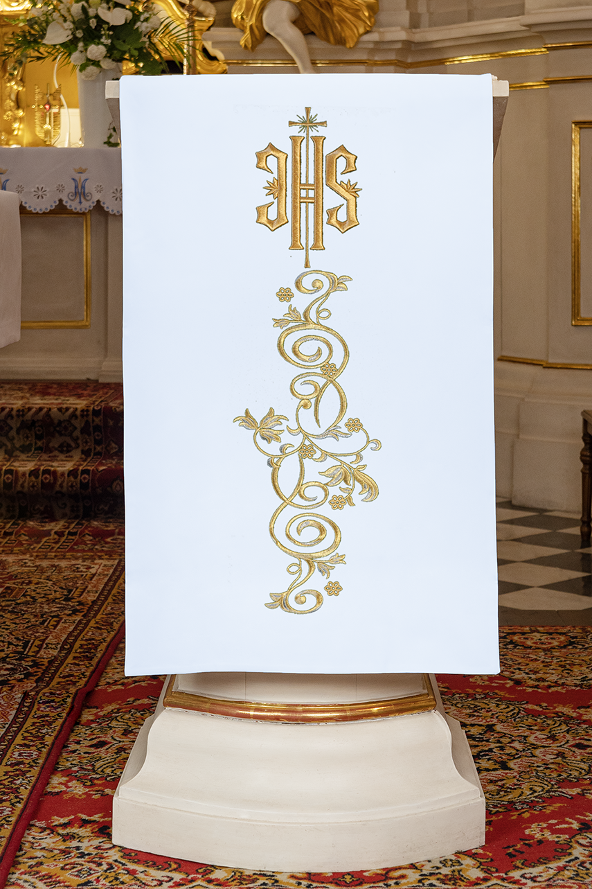 Embroidered lectern napkin with IHS motif