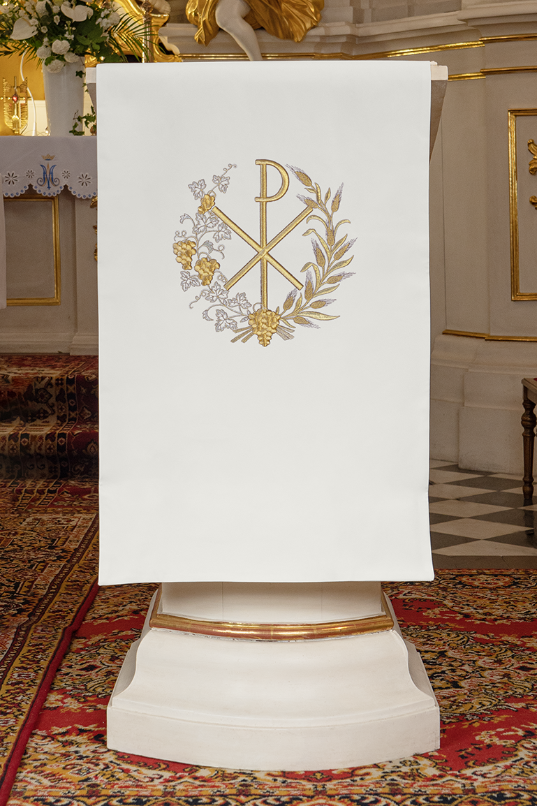 Embroidered lectern napkin with PAX motif