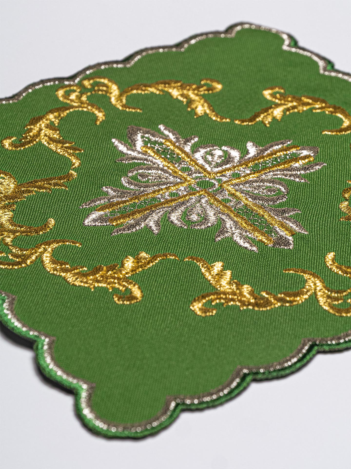 Green chalice linen embroidered with cross